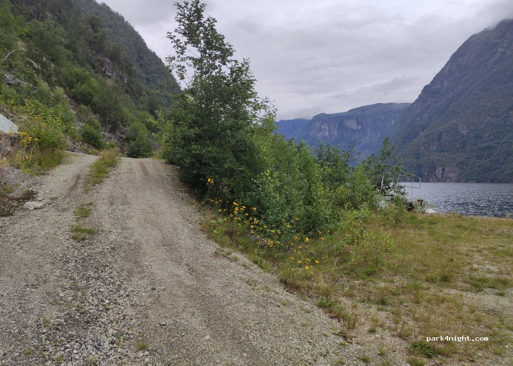 (5730) Ulvik - — foto