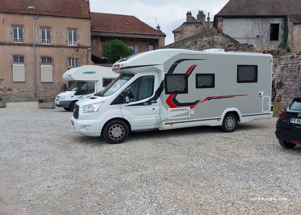(70300) Luxeuil-les-Bains - 8 Place de la Baile — foto 2