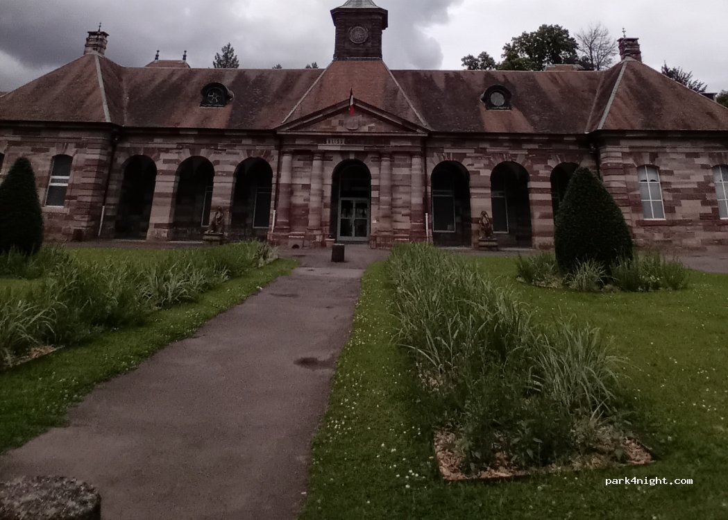 (70300) Luxeuil-les-Bains - 8 Place de la Baile — foto 4