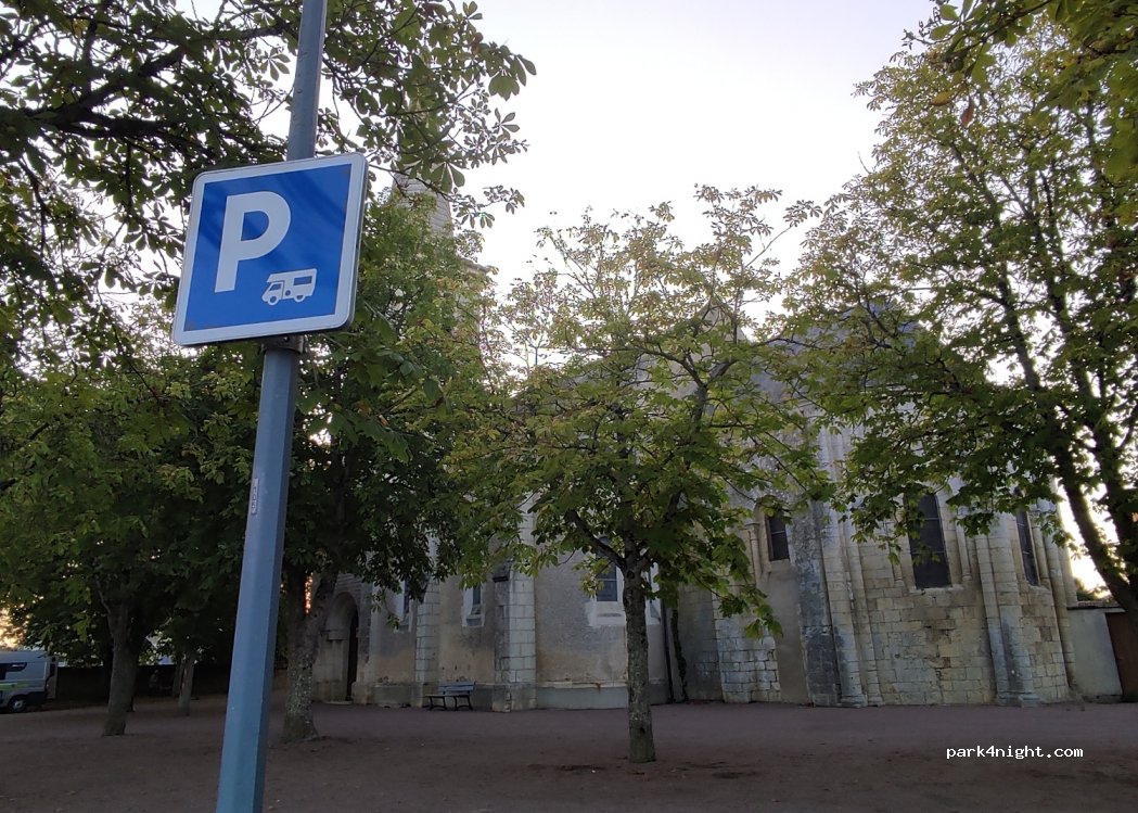 (86190) Chalandray - 2 Place de l Église — foto