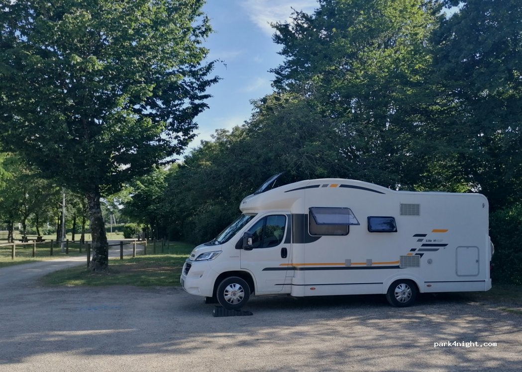 (86190) Chalandray - 2 Place de l Église — foto 4