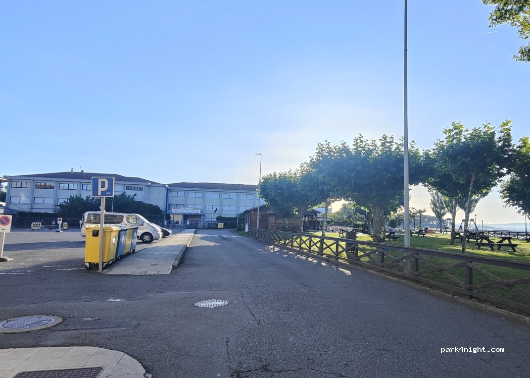 (15968) Ribeira - 4 Rúa dos Estudantes — foto 3