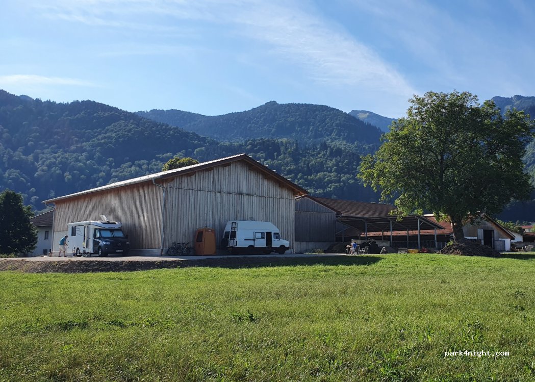 Camping-Stellplätze auf dem Bauernhof — foto