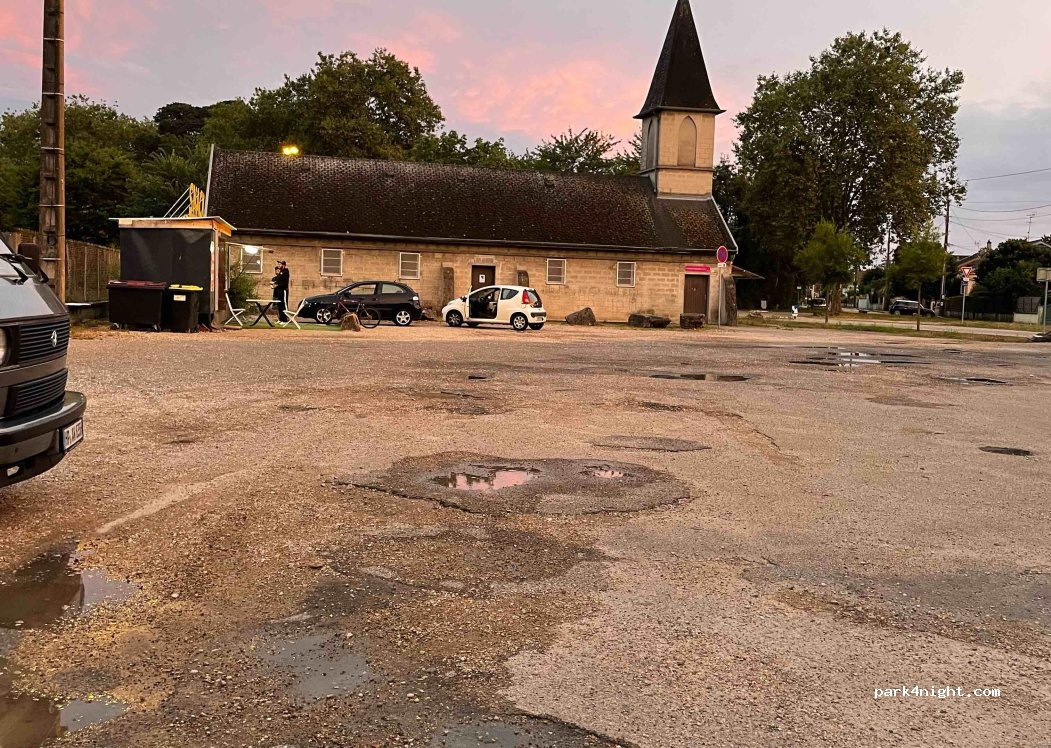 (01000) Bourg-en-Bresse - 69 Rue du Stand — foto