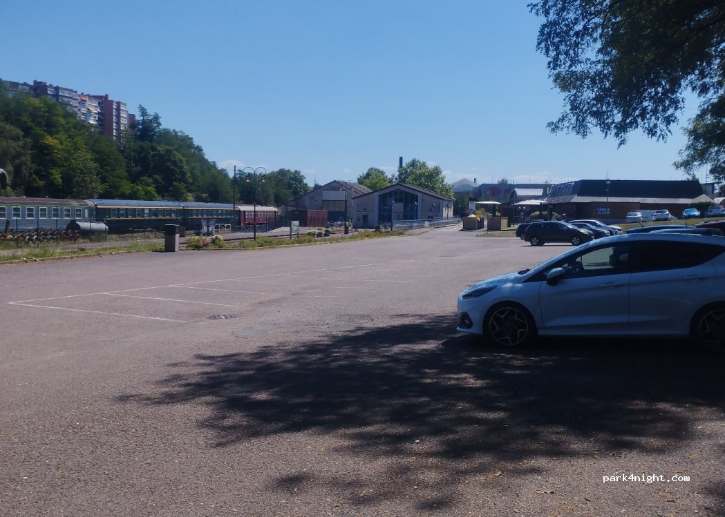 (71200) Le Creusot - Rue Hélène Boucher — foto