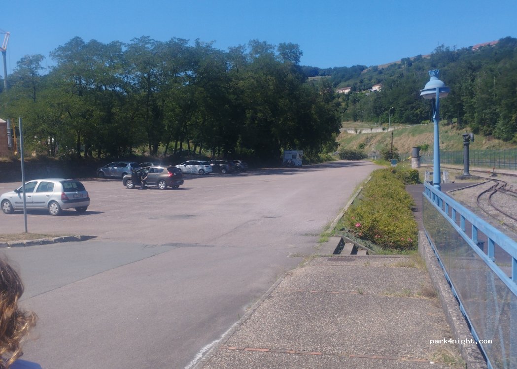 (71200) Le Creusot - Rue Hélène Boucher — foto 2