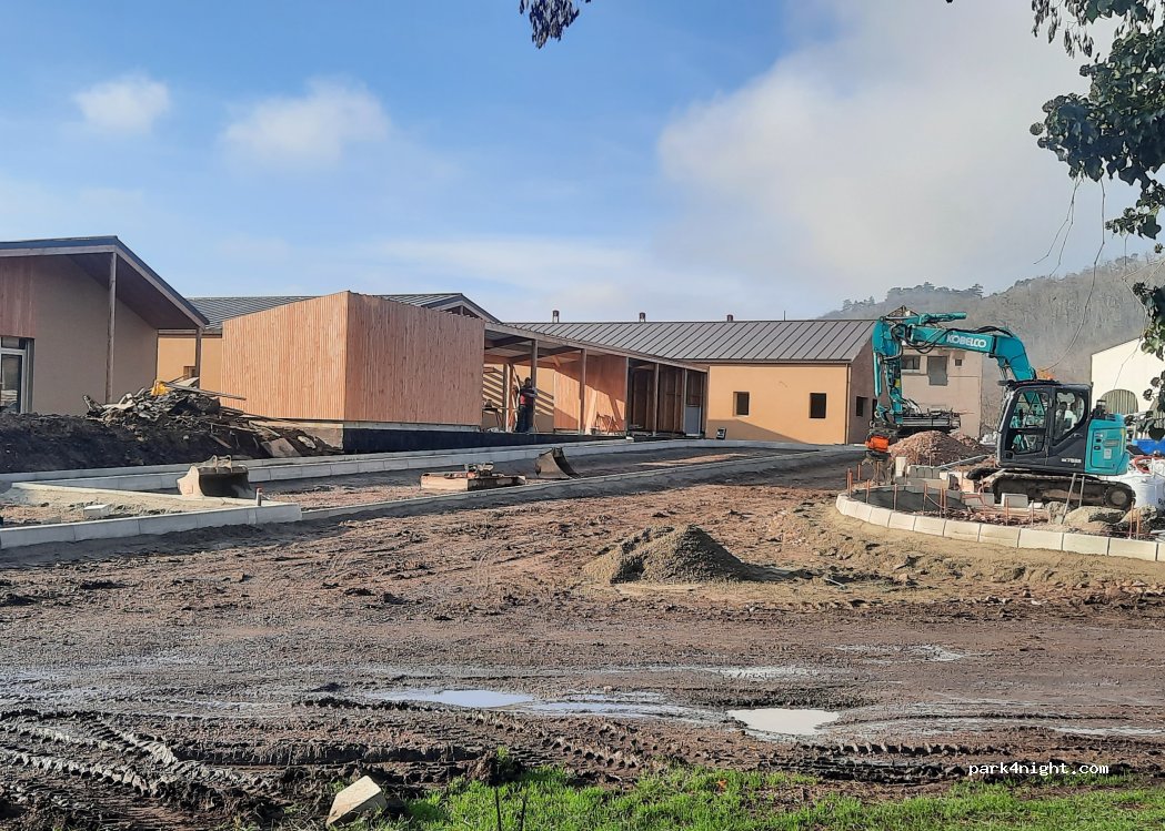(71200) Le Creusot - Rue Hélène Boucher — foto 3
