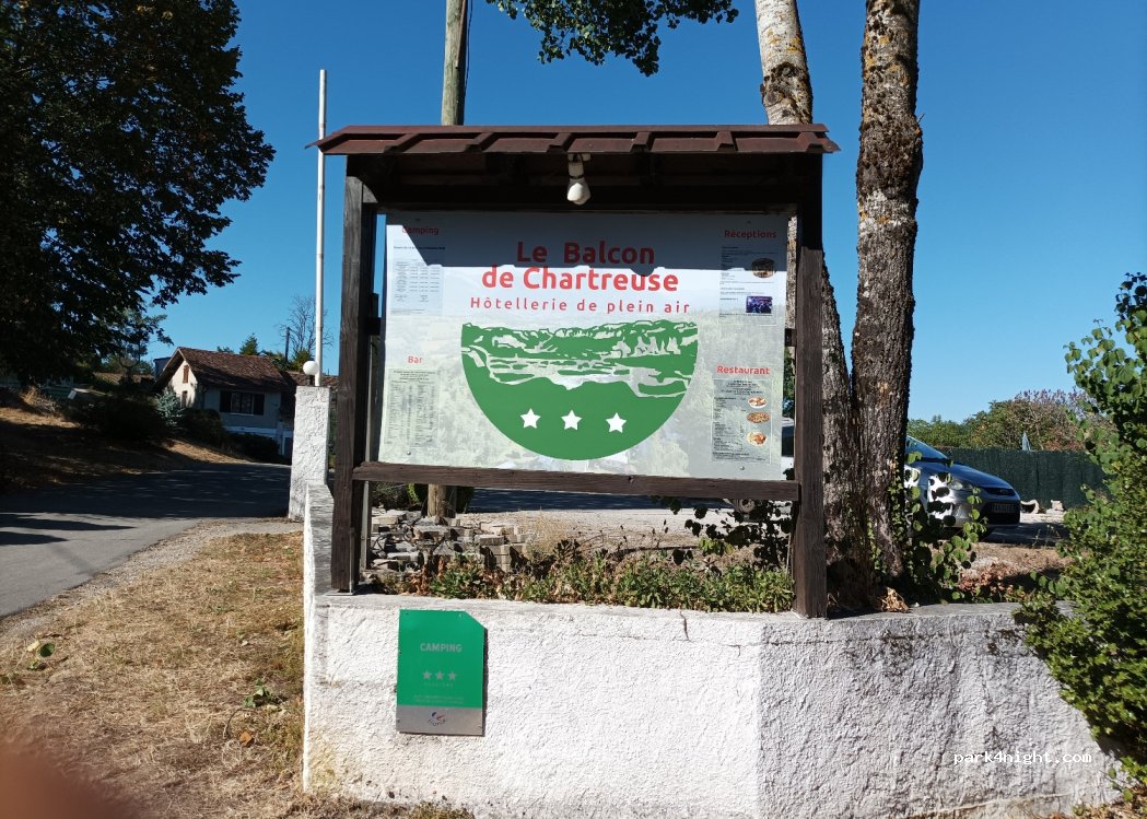 Camping Le Balcon de Chartreuse : Camping 3 étoiles avec piscine chauffée — foto