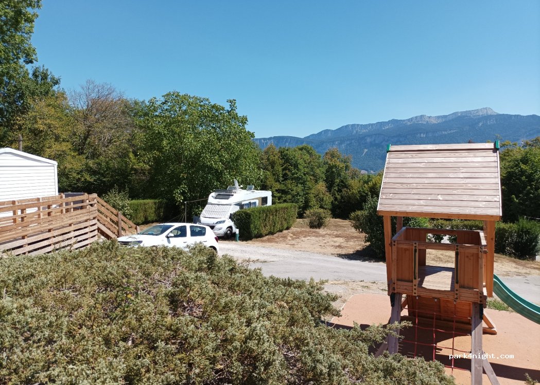 Camping Le Balcon de Chartreuse : Camping 3 étoiles avec piscine chauffée — foto 2
