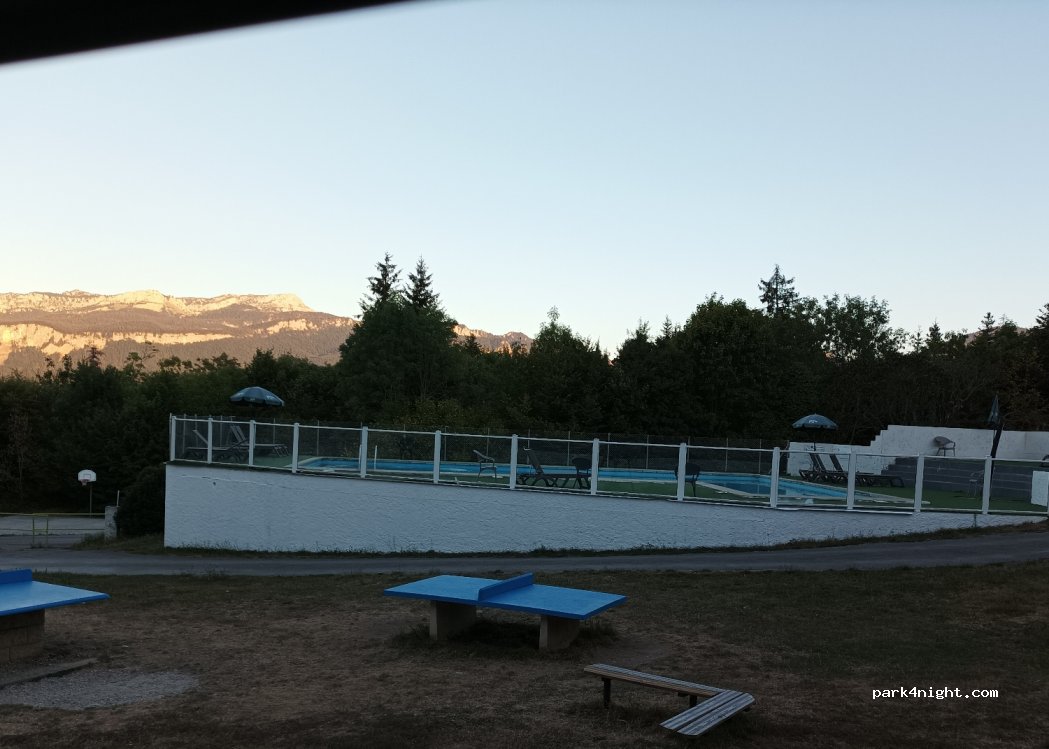 Camping Le Balcon de Chartreuse : Camping 3 étoiles avec piscine chauffée — foto 3