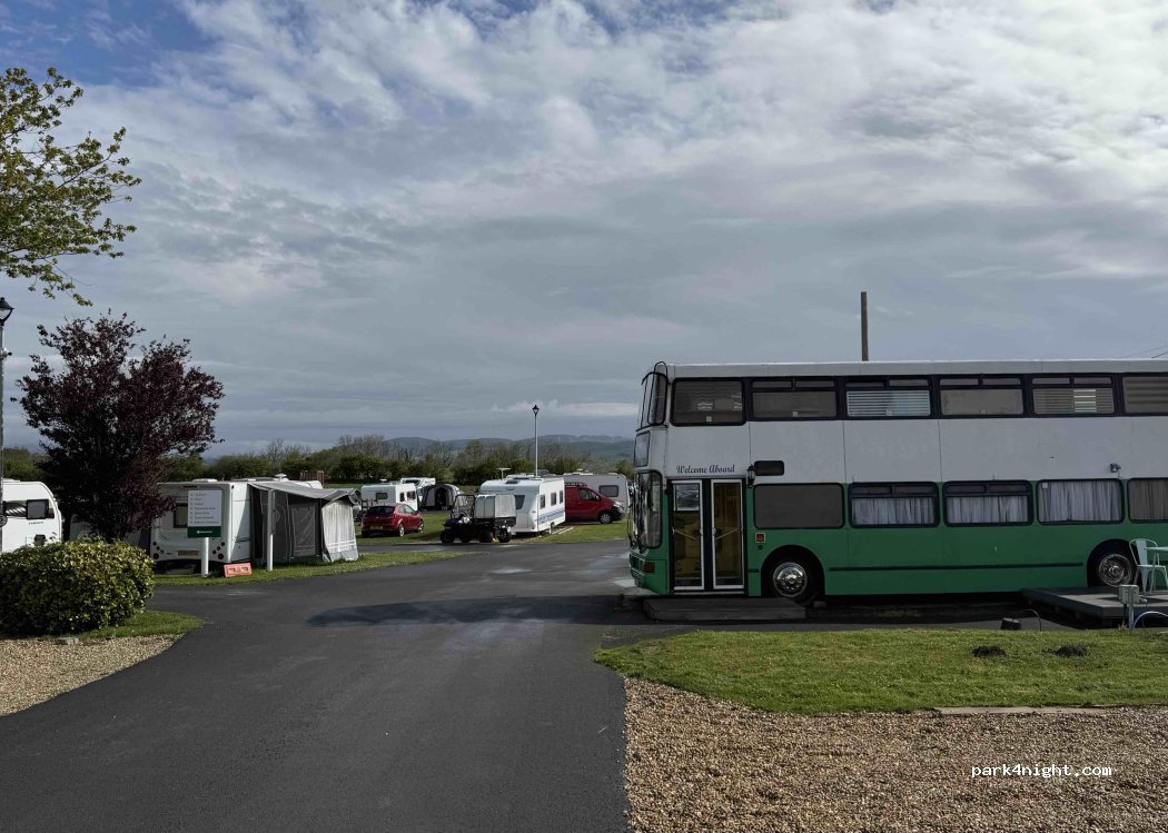 Bryncarnedd | Cottage and Caravan Site — foto