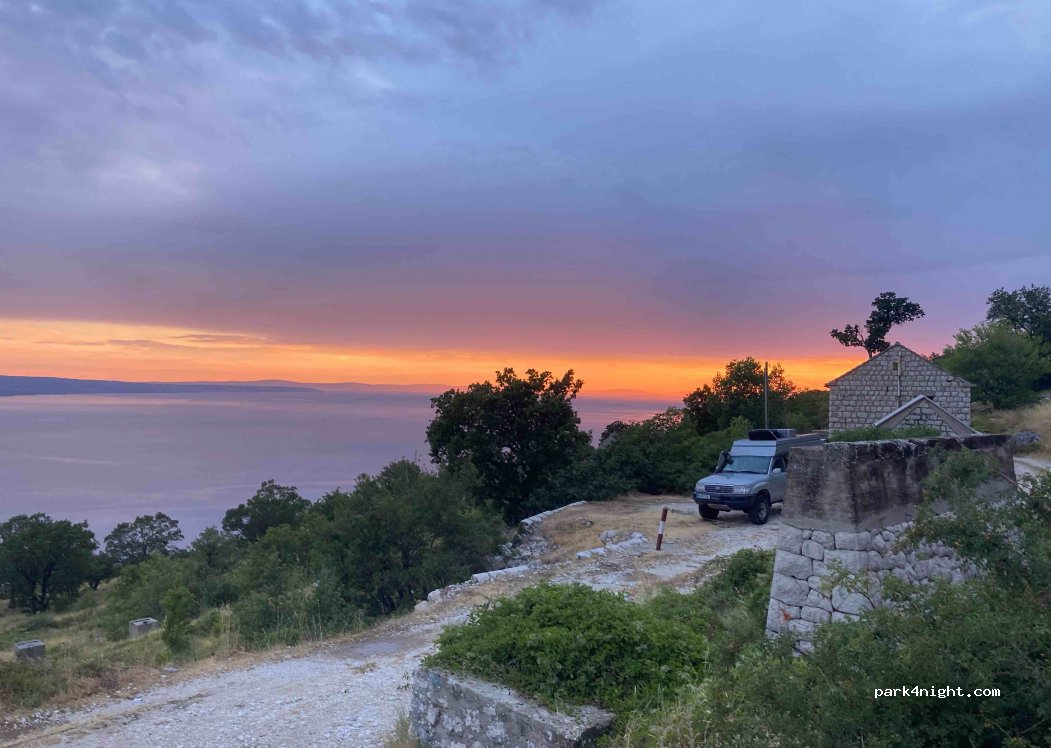 (21310) Duće - Unnamed Road — foto