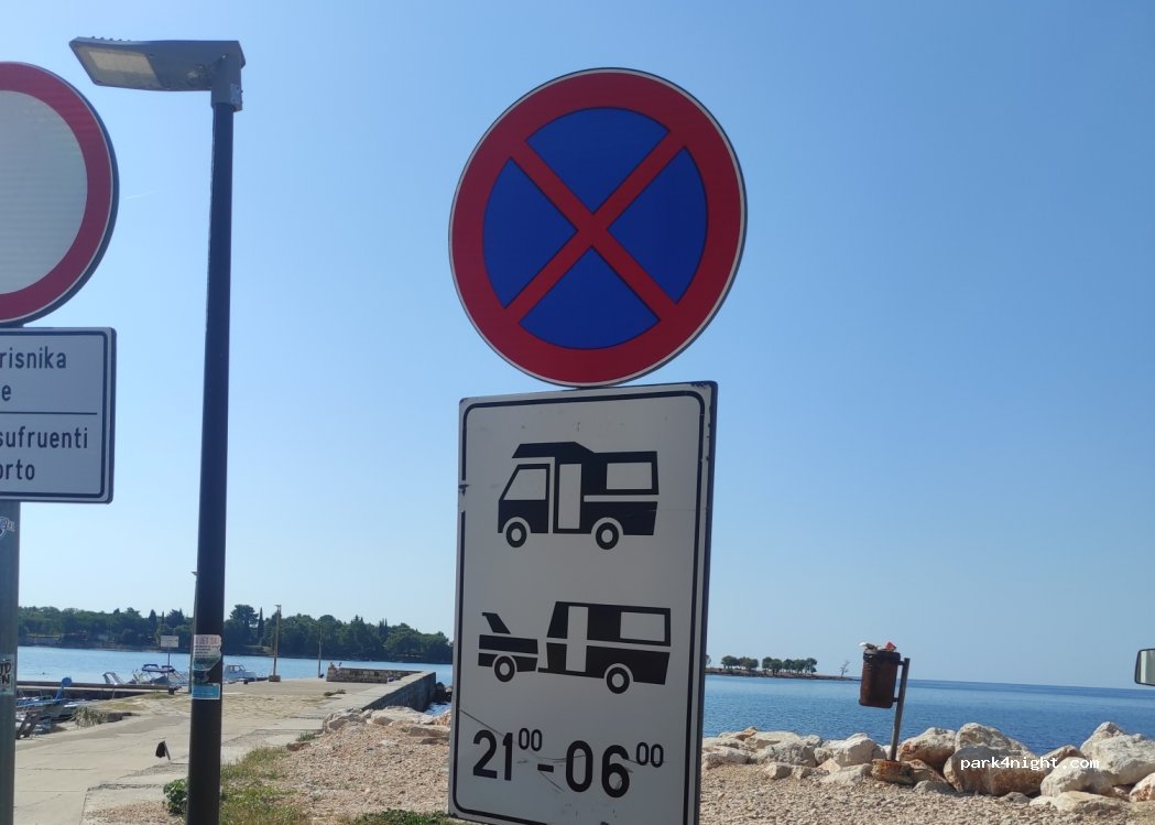 (52470) Lovrečica - 1 Ulica ka moru — foto