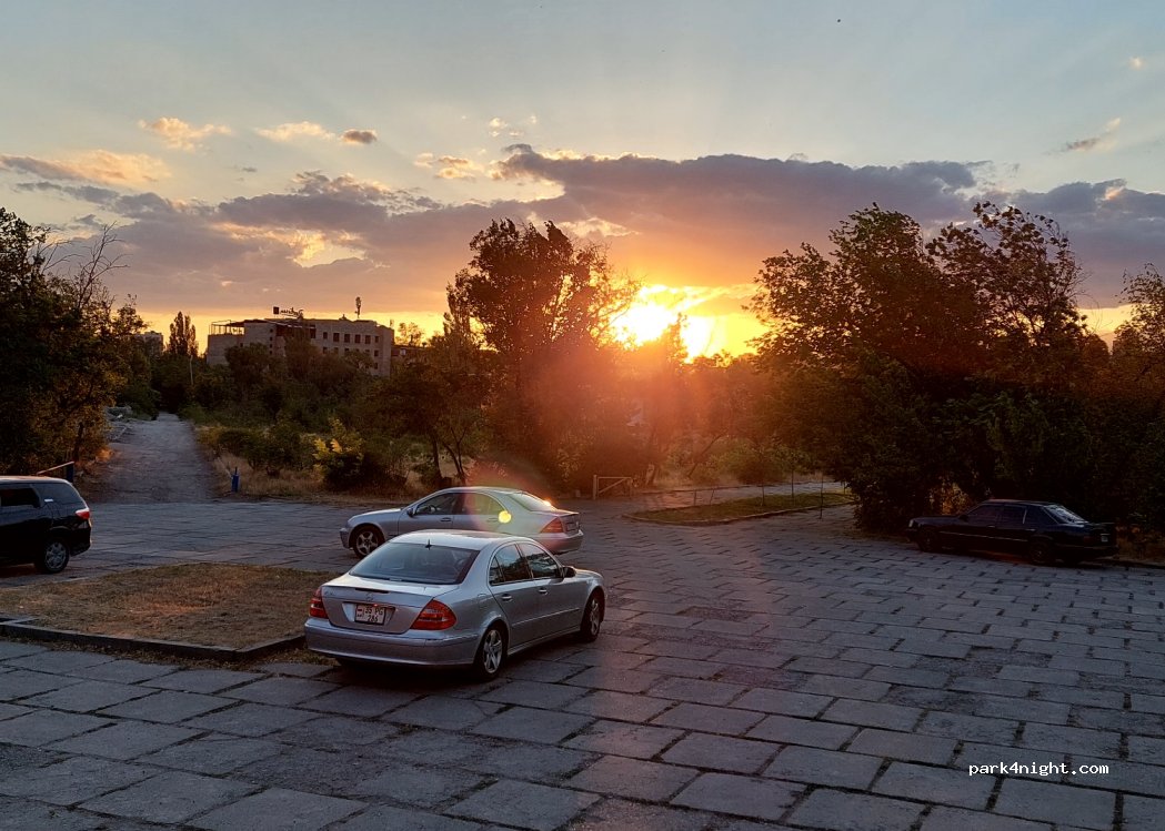 (5GWF+3VC) Yerevan - Unnamed Road — foto