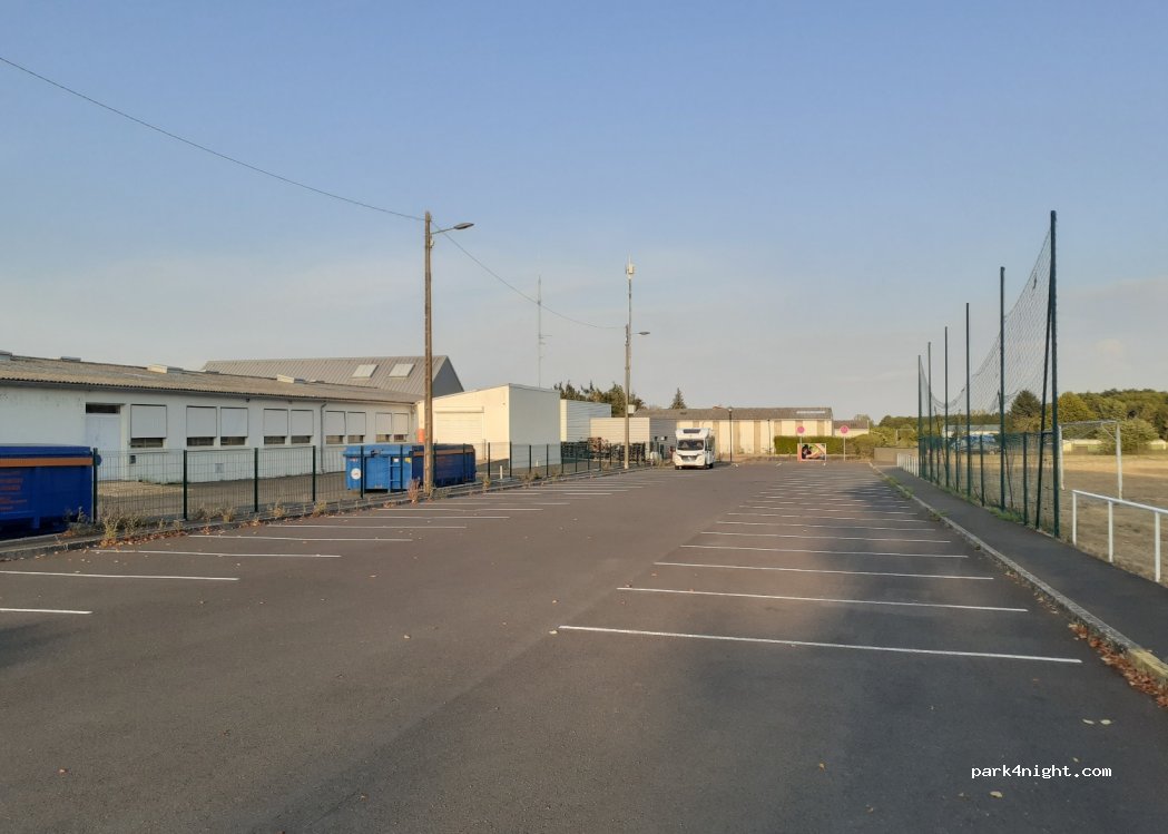 (37380) Saint-Laurent-en-Gâtines - 16 Avenue de la Grand Maison — foto