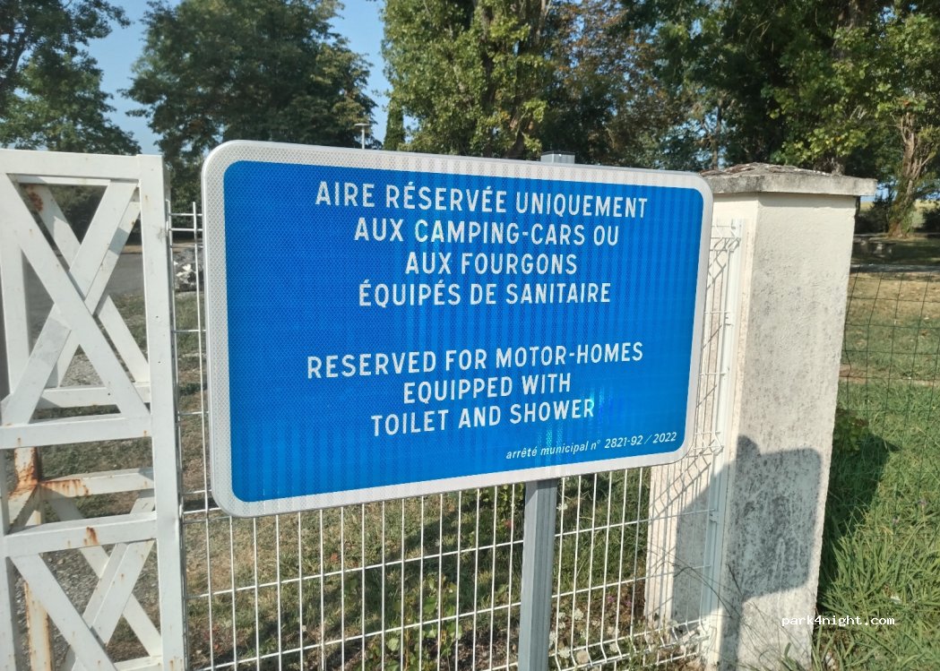 AirePark | Aire de camping-cars Mirambeau — foto 4