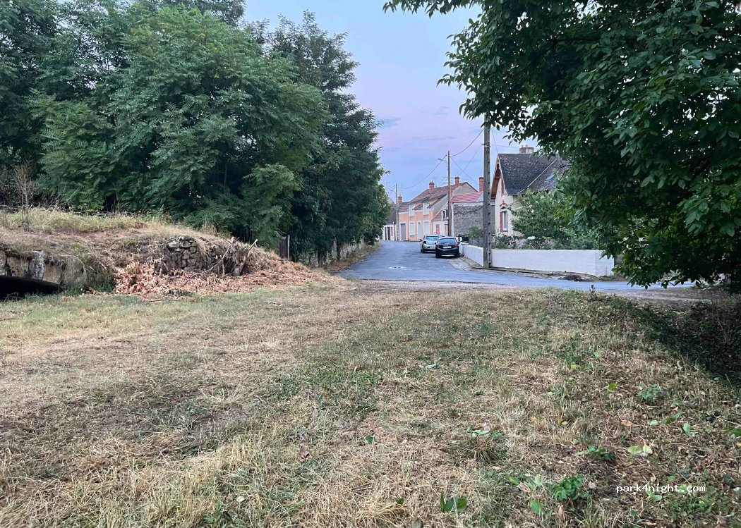 (18200) Saint-Amand-Montrond - 10 Chemin du Pré des Joncs — foto