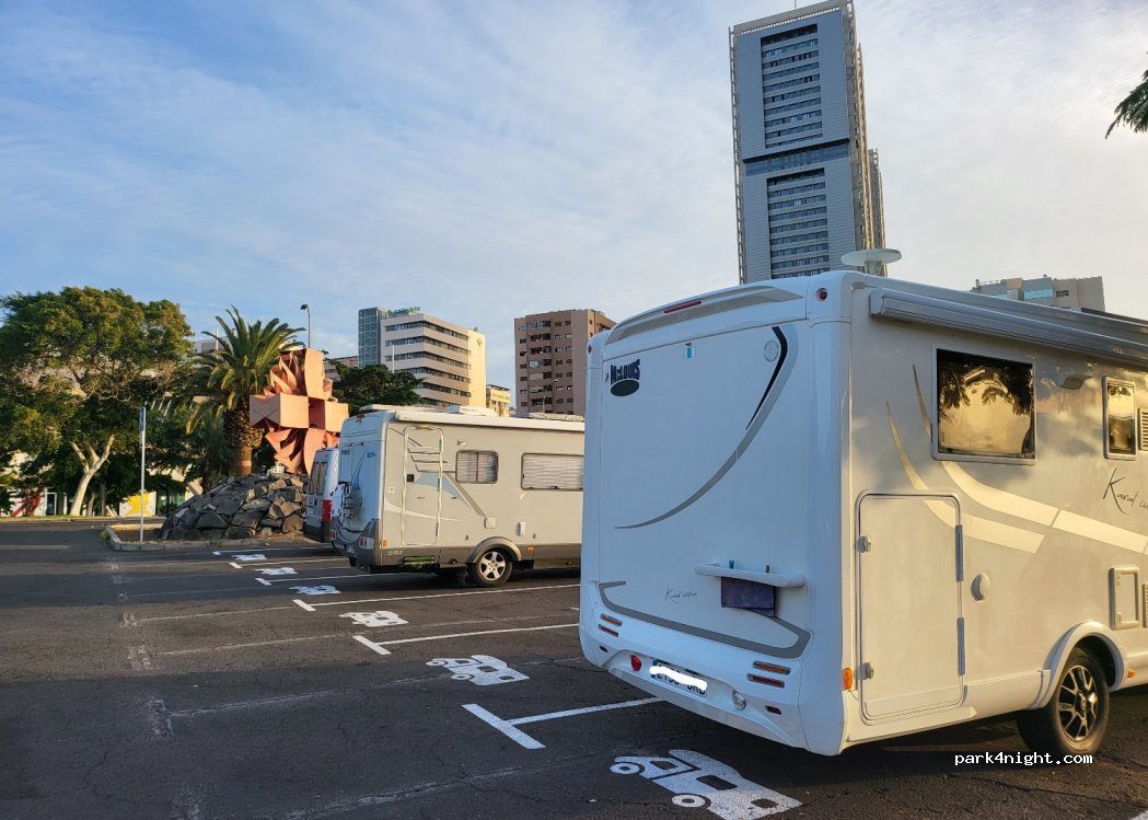 (38005) Santa Cruz de Tenerife - 5 Avenida la Constitución — foto 3