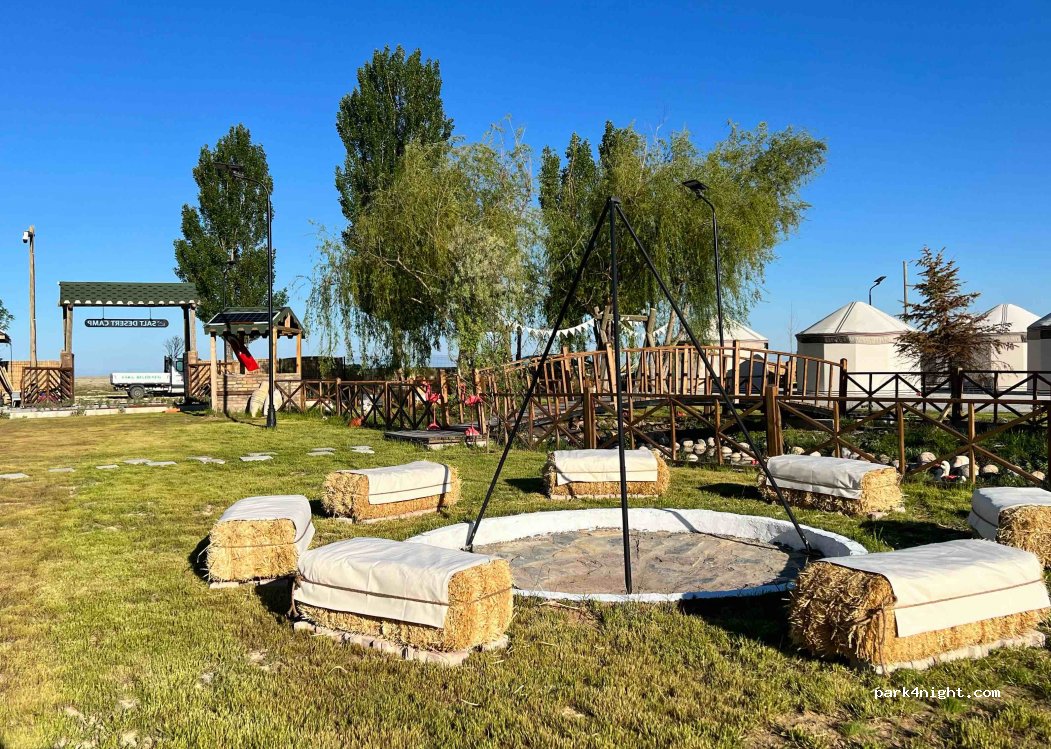 Salt desert camp, Aksaray, Turkey — foto