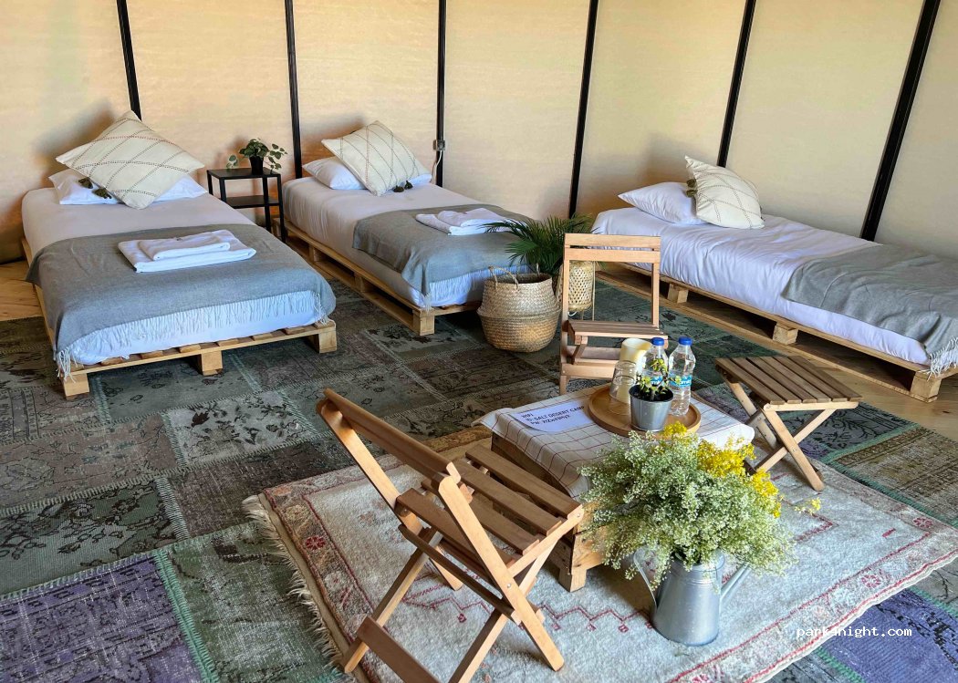 Salt desert camp, Aksaray, Turkey — foto 2