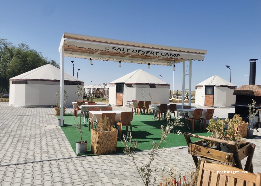 Salt desert camp, Aksaray, Turkey — foto 4