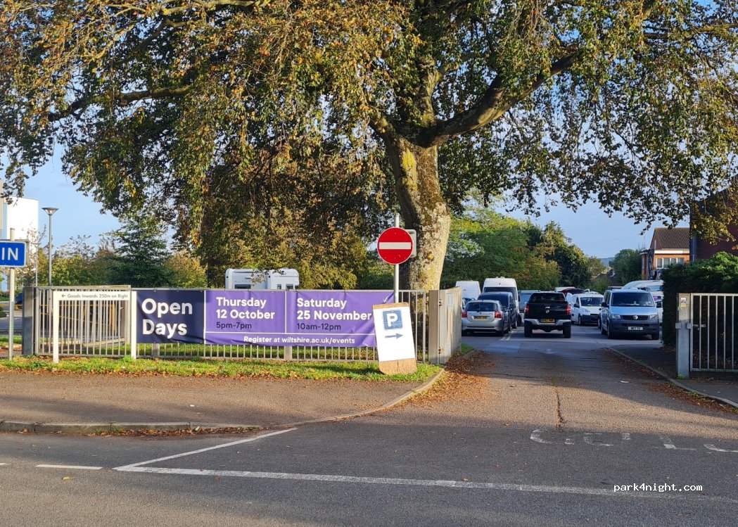(SN 153 QD) Chippenham - Cocklebury Rd — foto