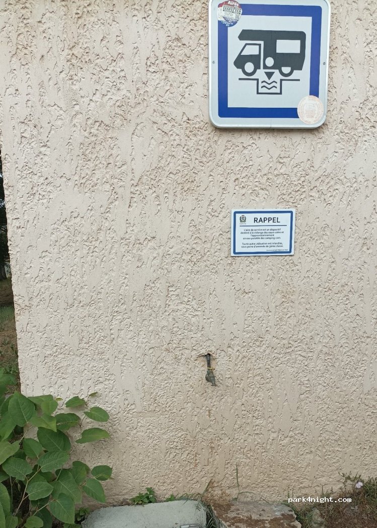 Aire de service Saint Martin en Haut — foto 2