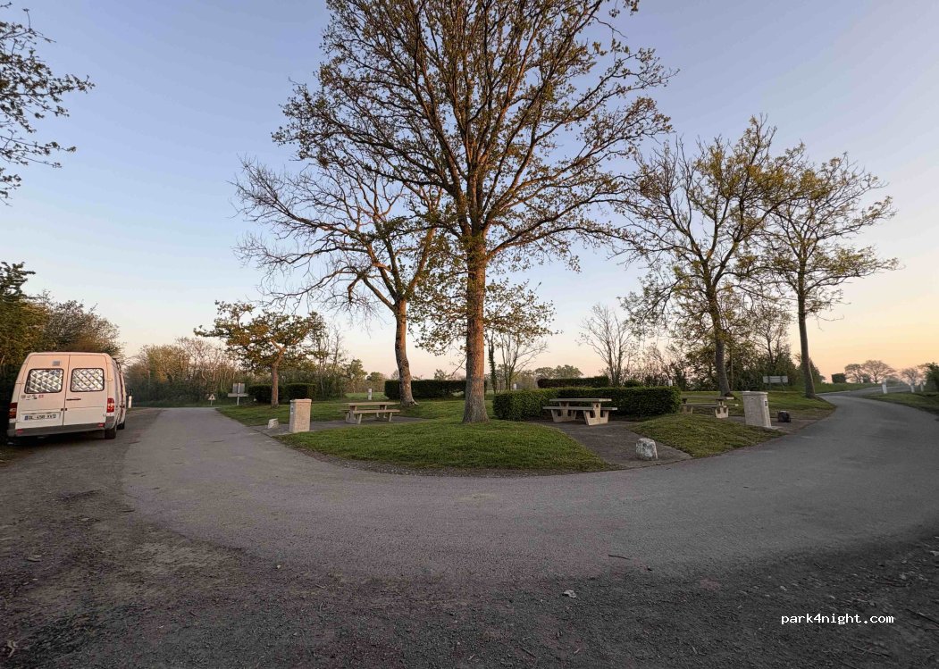 (14710) Formigny La Bataille - D517 — foto 2