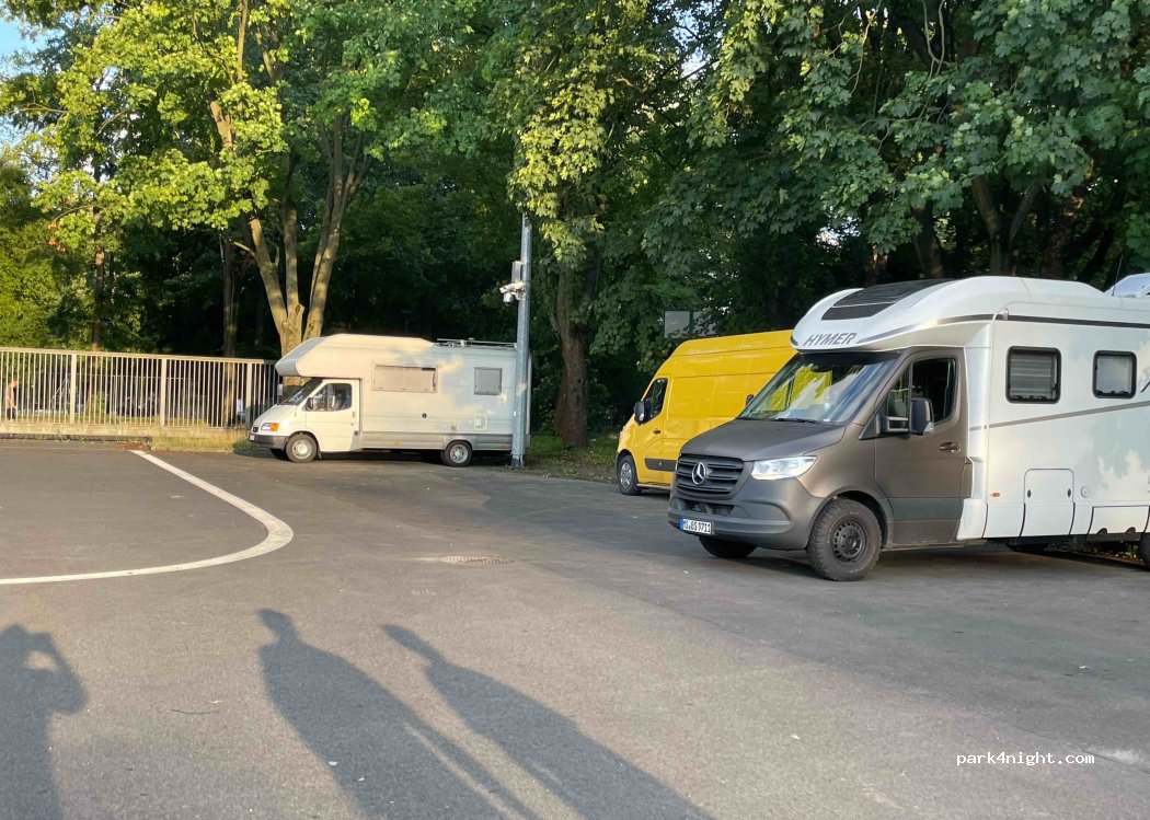 (30-062) Kraków - 17 aleja 3 Maja — foto 4