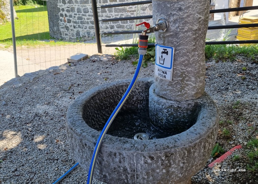 (8360) Žužemberk - 2 Grajski trg — foto