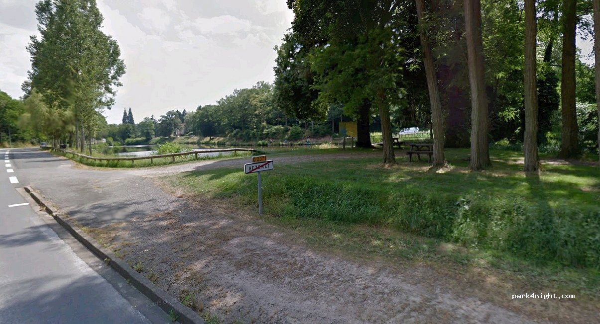 (03170) Bézenet - 147 Route nationale — foto