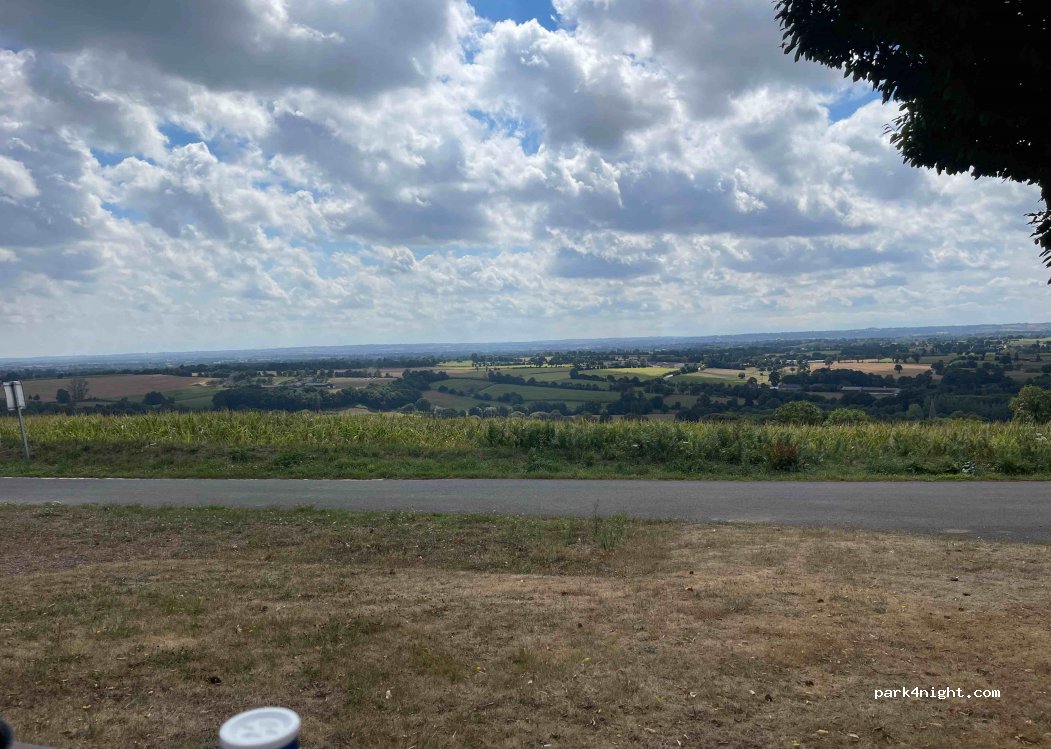(50540) Isigny-le-Buat - Le Tertre Montigny — foto 2