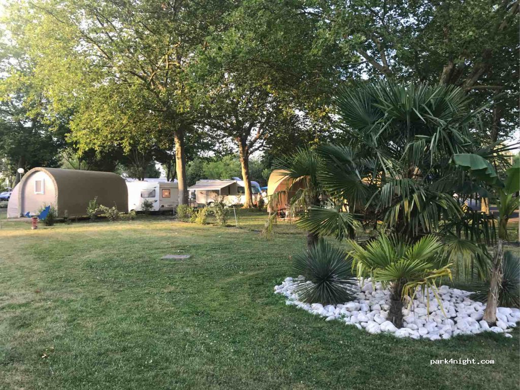 Camping OnlyCamp - Les Cochards — foto