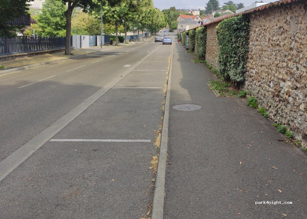 (28000) Chartres - 1 Rue des Grandes Filles Dieu — foto 2