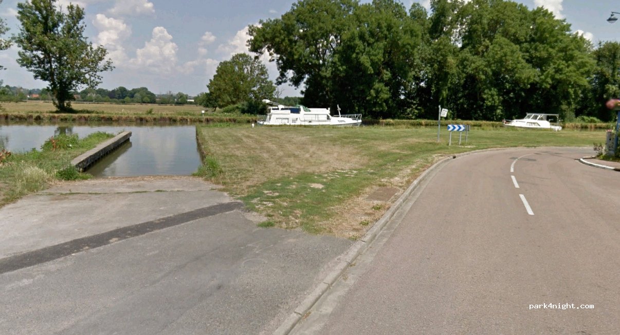 (58000) Sermoise-sur-Loire - 6-9 Rue du Port — foto 3