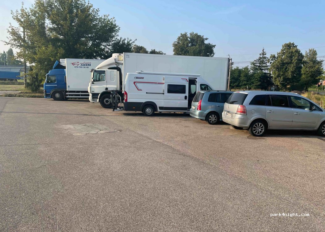 (06-500) Mława - 22 Bracka — foto