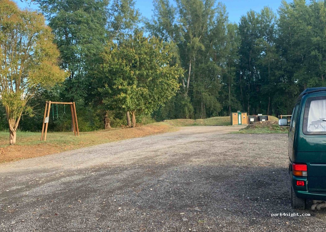 (31260) Touille - Unnamed Road — foto