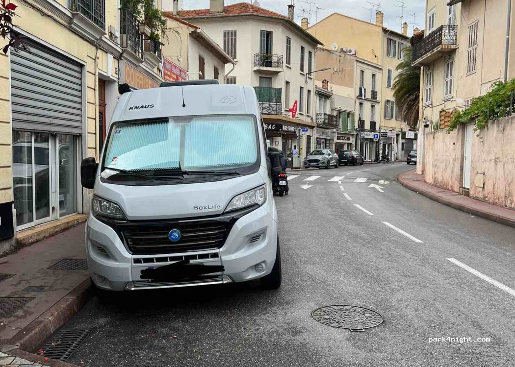 (06400) Cannes - 121 Boulevard de la République — foto
