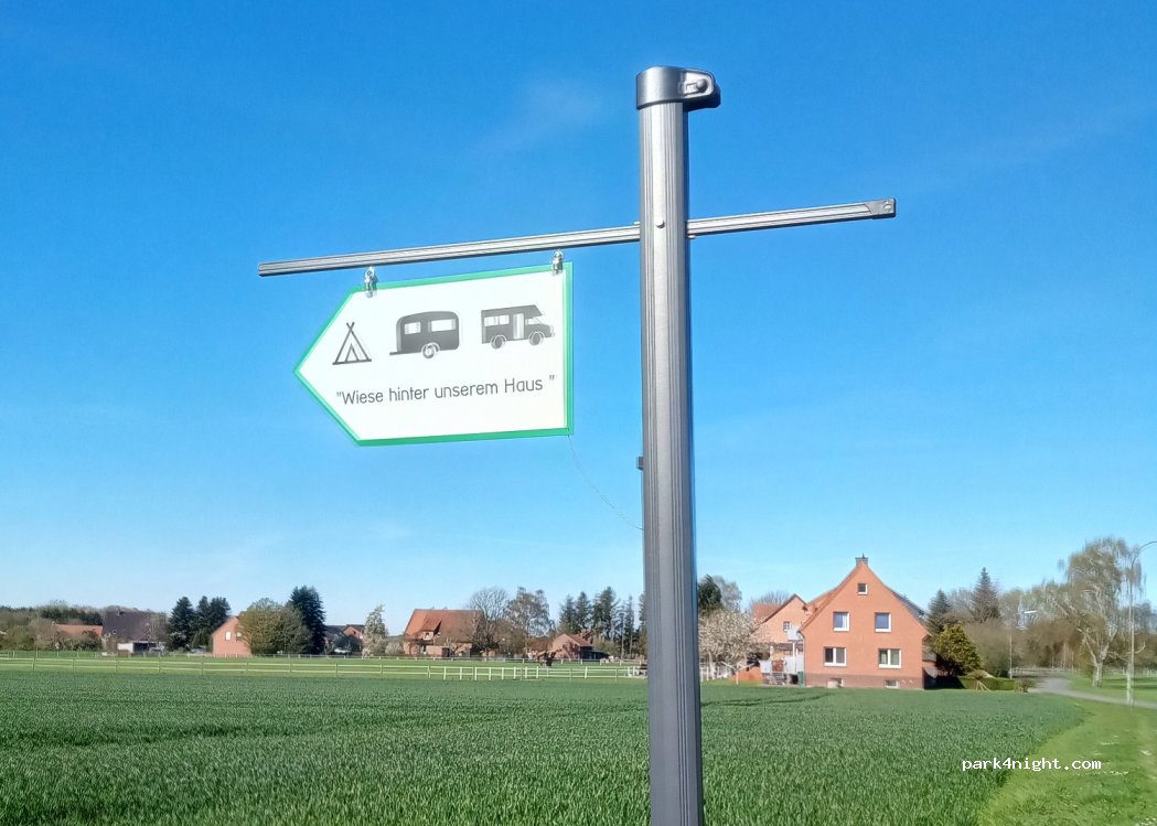 Stellplatz, Zeltplatz, Wohnmobil, Wohnwagen, Radreise, Biker willkommen, Wiese hinter unserem Haus — foto