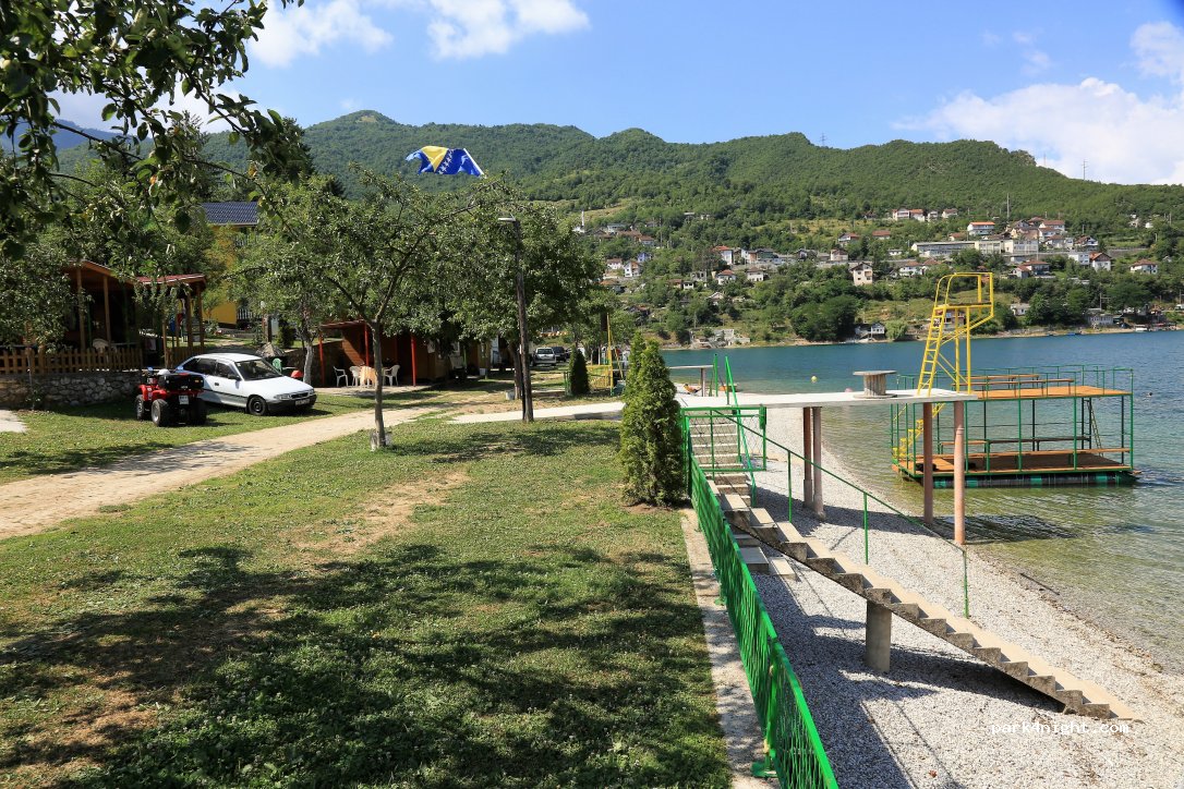 Auto Kamp Miris Ljeta — foto