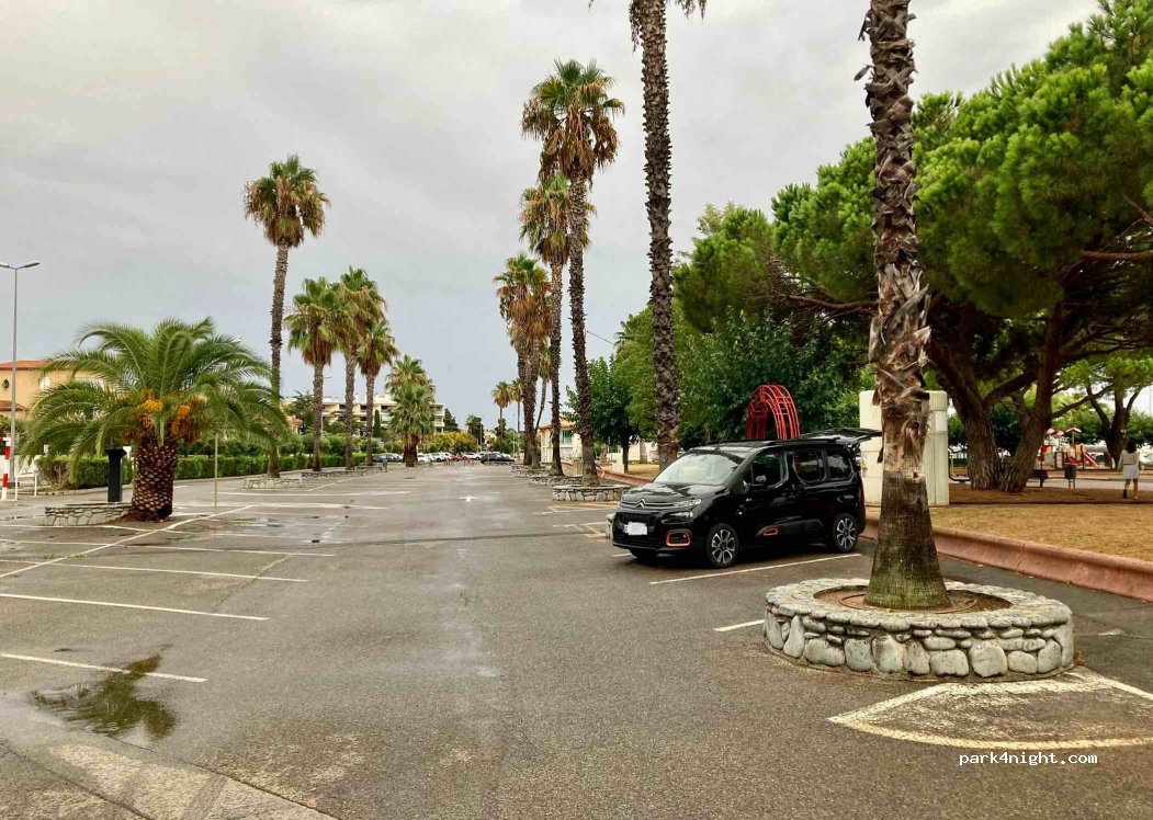 (83700) Saint-Raphaël - 533 Boulevard Raymond Poincaré — foto 3
