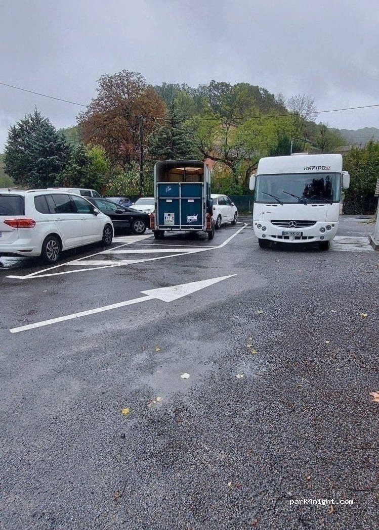 (12400) Saint-Affrique - 1 Place de la Vernière — foto 2
