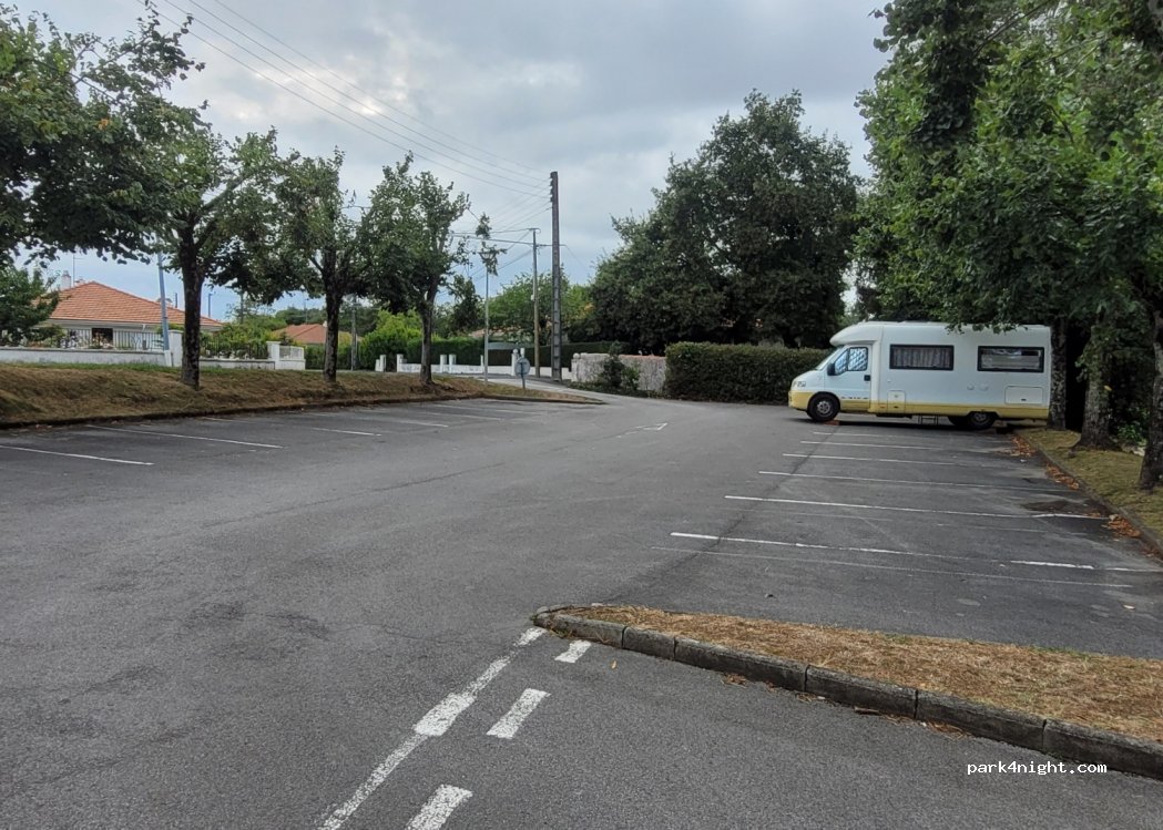 (64990) Saint-Pierre-d'Irube - 15 Place de la Mairie — foto
