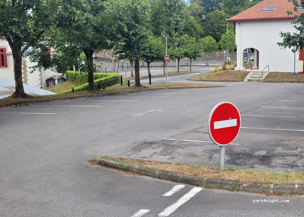 (64990) Saint-Pierre-d'Irube - 15 Place de la Mairie — foto 2
