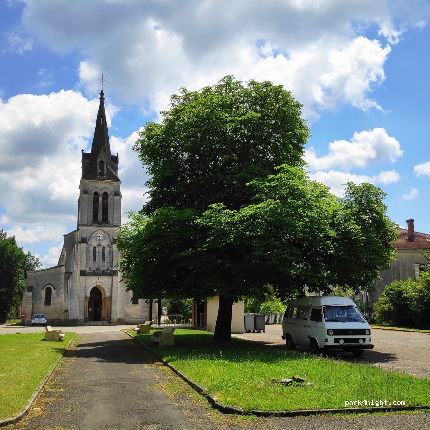 (40410) Pissos - Place de l'Église — foto