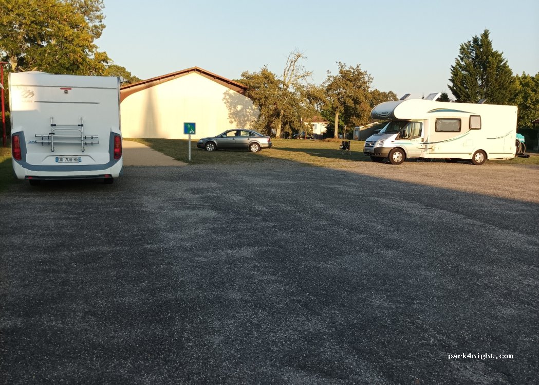 (40410) Pissos - Place de l'Église — foto 2