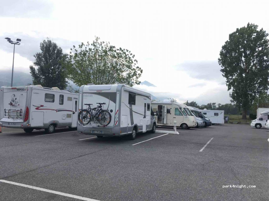 (65400) Argelès-Gazost - 47-49 Route du Stade — foto