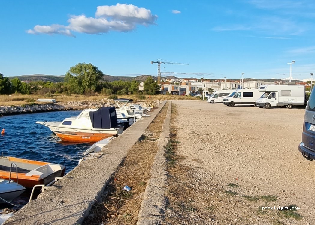 (22000) Brodarica - 32 D8 — foto 3