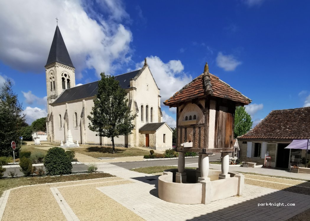 (24700) Saint-Géraud-de-Corps - 29 Place du Pigeonnier — foto