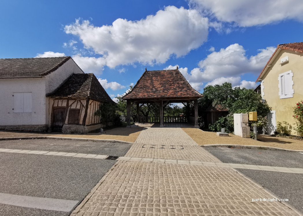(24700) Saint-Géraud-de-Corps - 29 Place du Pigeonnier — foto 2